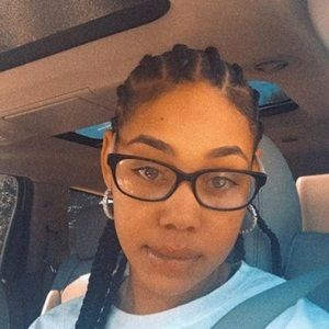 Meet your Posher, Julona